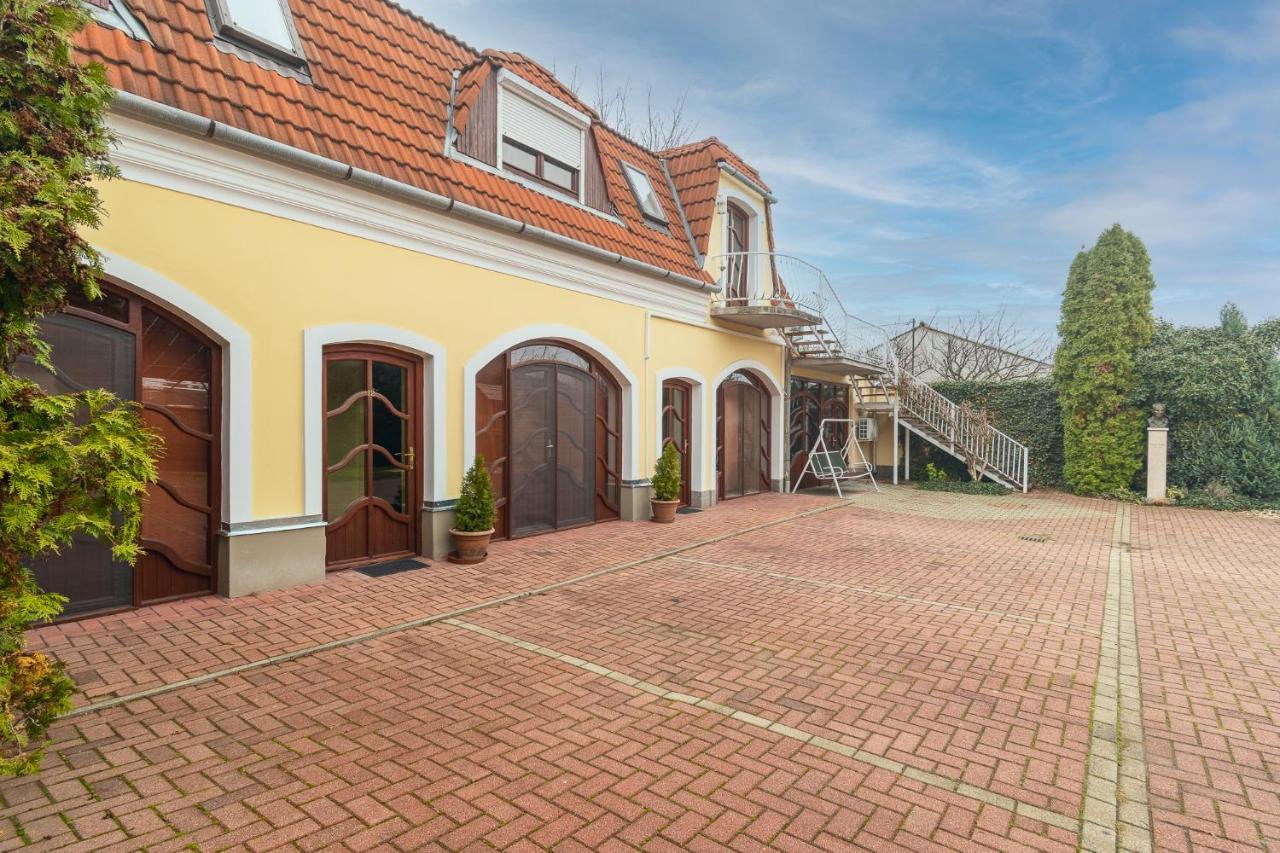 Delanta Panzio Pécs Exterior foto
