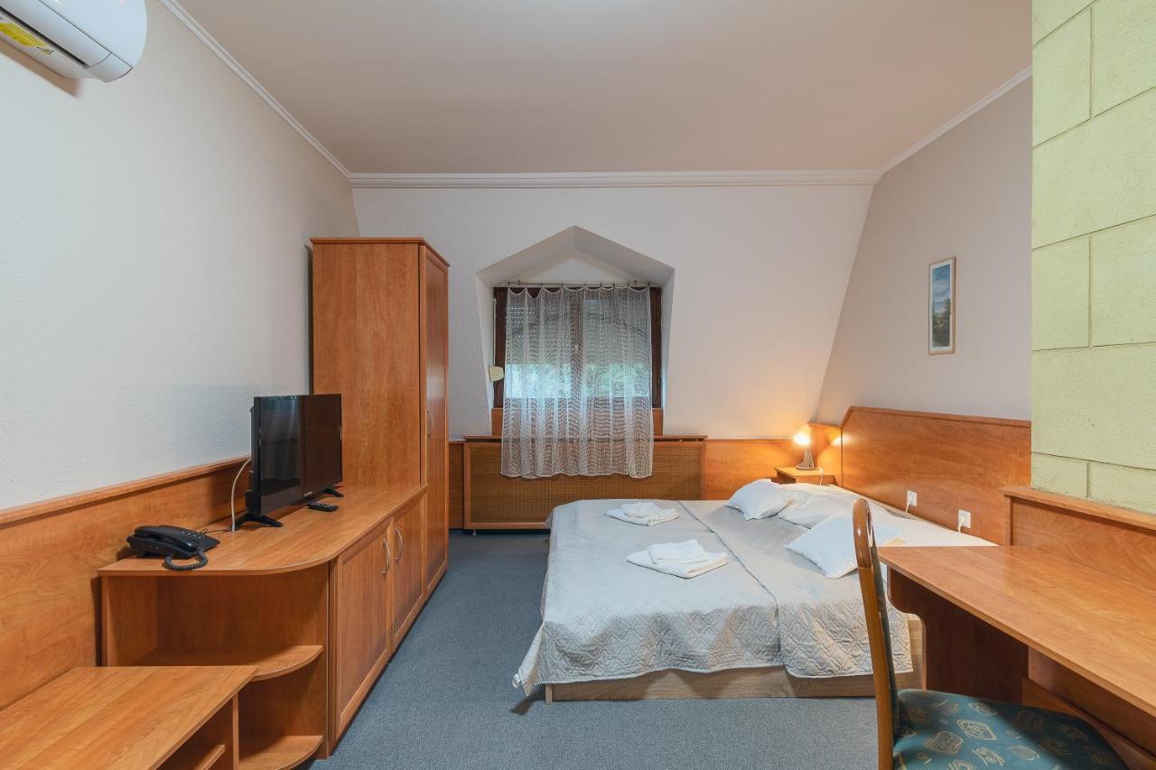 Delanta Panzio Pécs Exterior foto